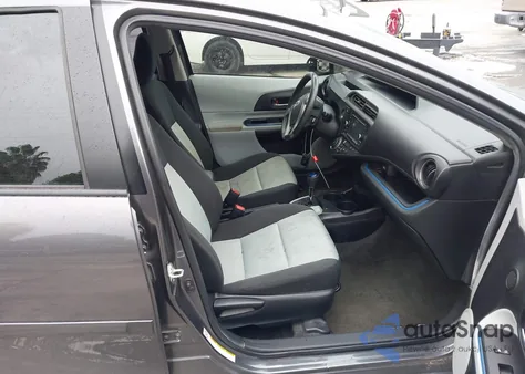 2013 Toyota Prius C Three from USA, damaged, VIN JTDKDTB34D1049322